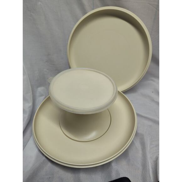 Tupperware 4 Piece Serve-It-All Set 1531-4 - Picture 1 of 3
